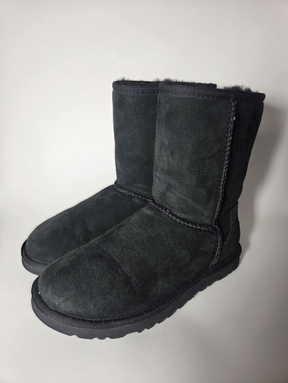 Ugg Womens Boots Classic Short  5825 Black Size 6 Sheepskin Suede